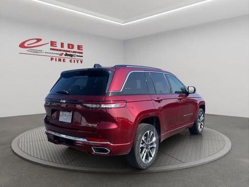 Used 2023 Jeep Grand Cherokee Overland w/ Luxury Tech Group IV AWD/4WD image 10
