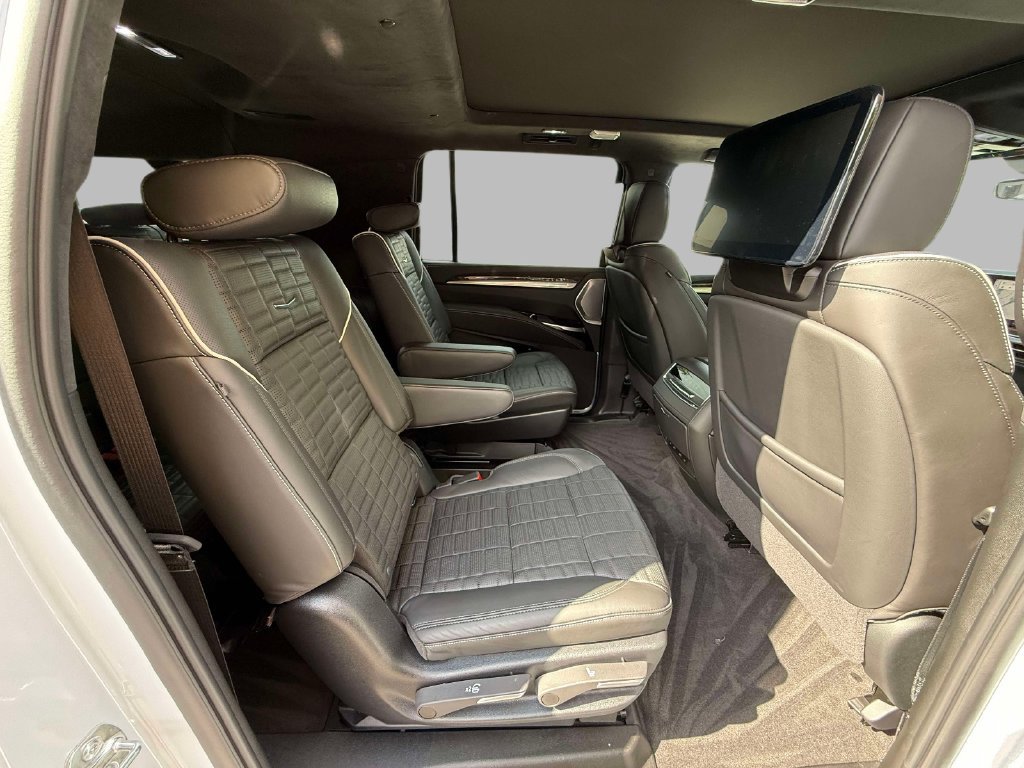 Used 2026 Cadillac Escalade ESV Platinum Sport w/ LPO, ONYX Package AWD/4WD image 16