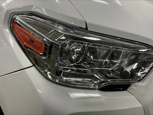 Used 2023 Toyota Tacoma SR AWD/4WD image 32