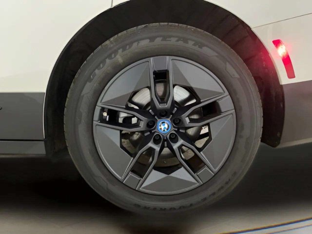 Used 2024 BMW iX xDrive50 w/ Premium Package AWD/4WD image 99