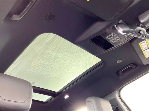 Used 2023 Land Rover Defender 110 V8 image 29