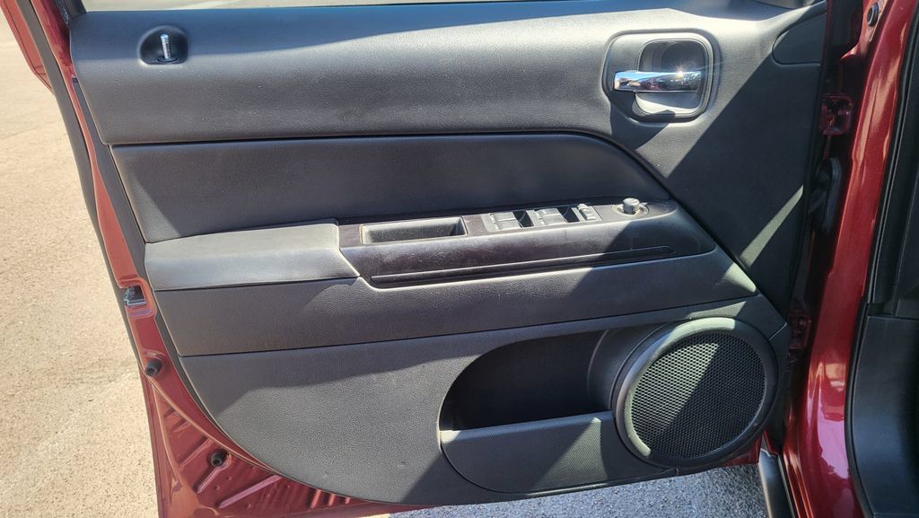 Used 2014 Jeep Patriot Latitude FWD image 25