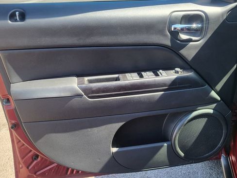 Used 2014 Jeep Patriot Latitude FWD image 25