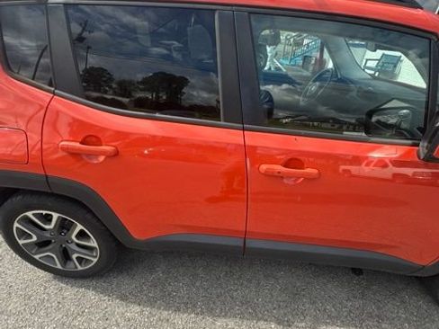 Used 2016 Jeep Renegade Latitude FWD image 20