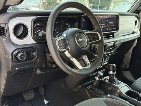 Used 2024 Jeep Wrangler Unlimited Sahara AWD/4WD image 18