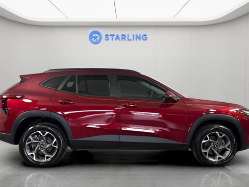 Used 2025 Chevrolet Trax LT w/ Driver Confidence Package image 11