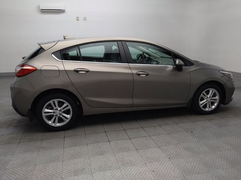 Used 2018 Chevrolet Cruze LT w/ Convenience Package FWD image 10