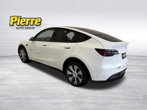 Used 2022 Tesla Model Y Long Range image 2