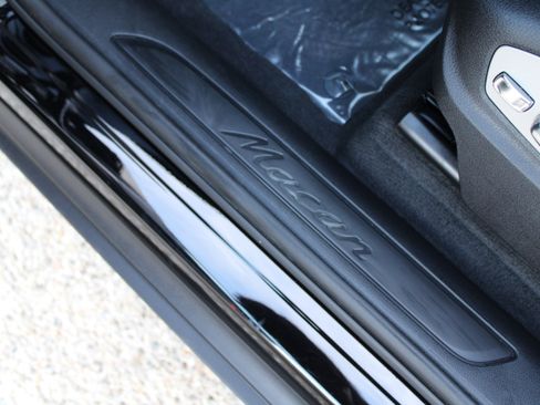 Certified 2025 Porsche Macan image 26