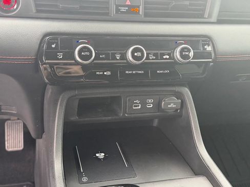 Used 2025 Honda Pilot TrailSport image 24
