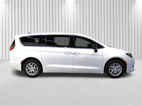 New 2026 Chrysler Voyager LX image 2