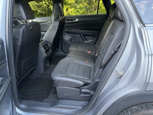Used 2024 Volkswagen Atlas Cross Sport SEL R-Line AWD/4WD image 24