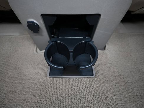 Used 2014 Nissan Armada SV image 25