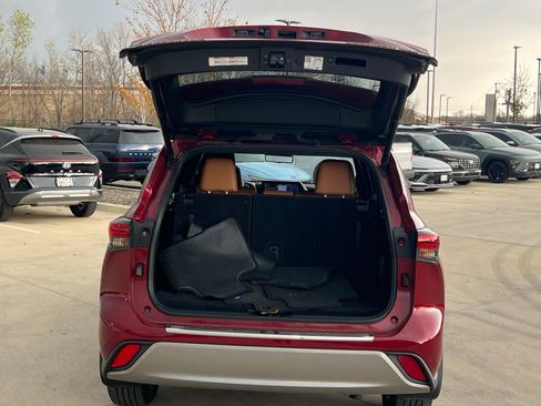 Used 2021 Toyota Highlander Platinum image 15