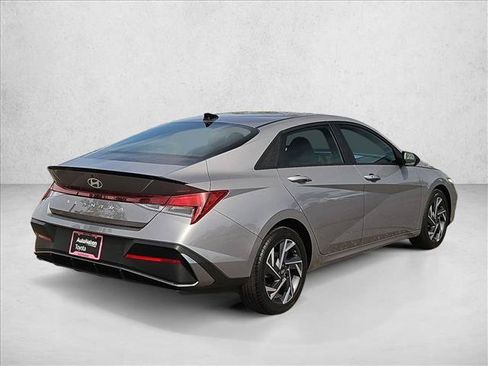 Used 2025 Hyundai Elantra Sport FWD image 5