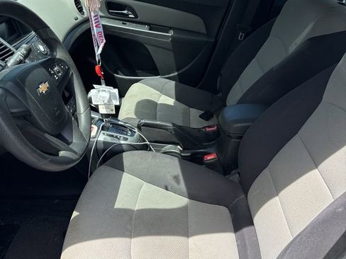 Used 2015 Chevrolet Cruze LS FWD image 5