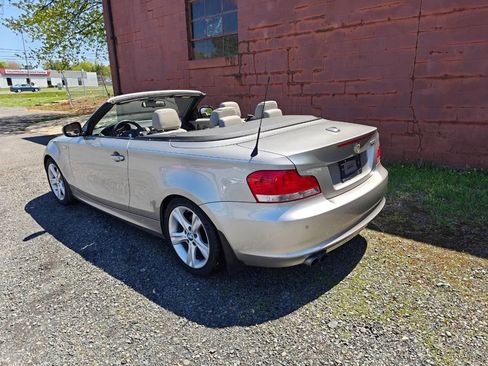Used 2010 BMW 128i Convertible RWD image 3