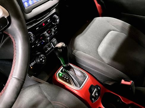 Used 2020 Jeep Renegade Trailhawk image 16