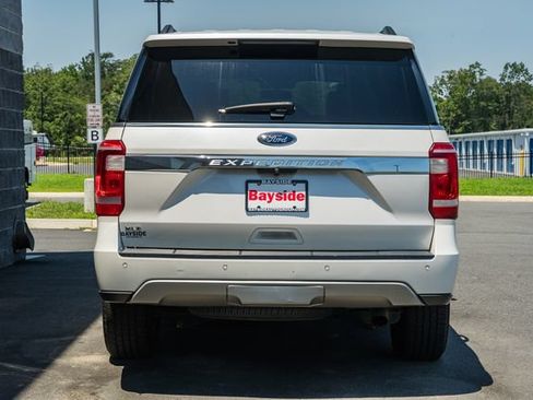 Used 2018 Ford Expedition XLT w/ Equipment Group 202A AWD/4WD image 7