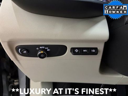 Used 2023 Buick Envision Avenir AWD/4WD image 57