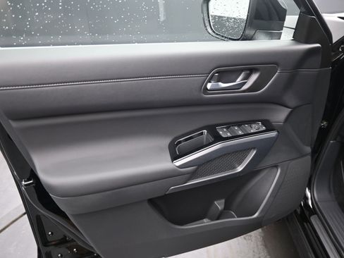 New 2026 Nissan Pathfinder SL FWD image 11
