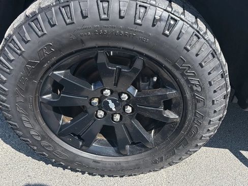 Used 2016 Chevrolet Colorado Z71 w/ Z71 Midnight Edition AWD/4WD image 5