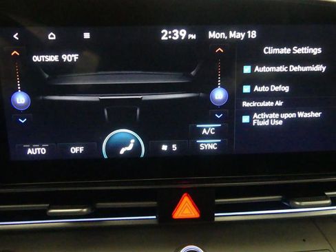 Used 2025 Hyundai Elantra SEL FWD image 14