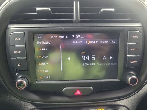 Used 2022 Kia Soul LX image 25