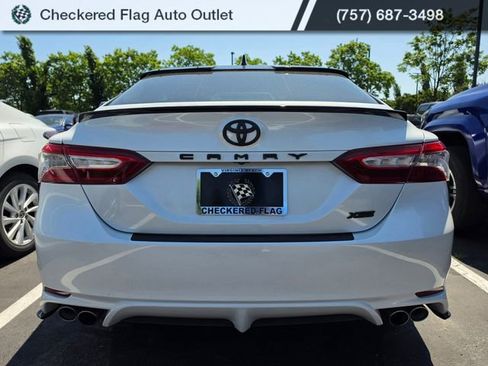 Used 2019 Toyota Camry XSE w/ Navigation Package FWD image 5