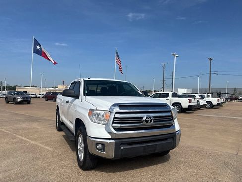 Used 2017 Toyota Tundra SR5 w/ SR5 Upgrade Package RWD image 2