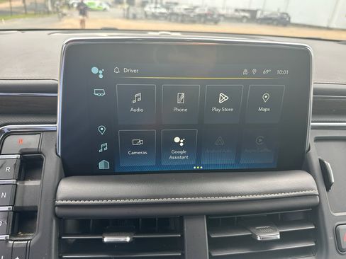 Used 2023 Chevrolet Suburban Premier image 14