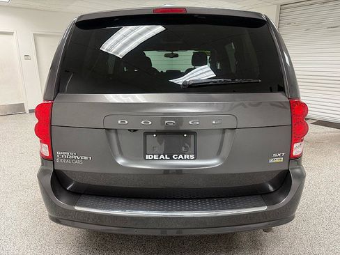 Used 2017 Dodge Grand Caravan SXT w/ Rear Park Assist Package image 6