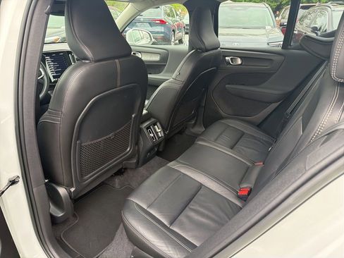 Used 2023 Volvo XC40 B5 Plus AWD/4WD image 17
