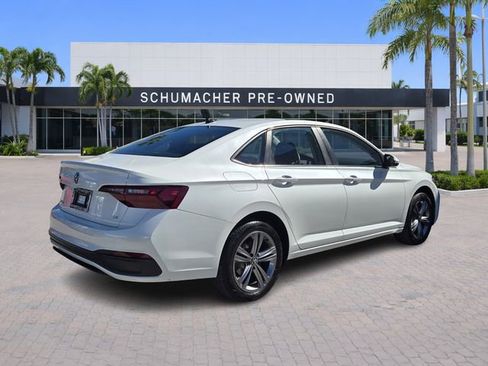 Used 2023 Volkswagen Jetta SE w/ Panoramic Sunroof Package image 7