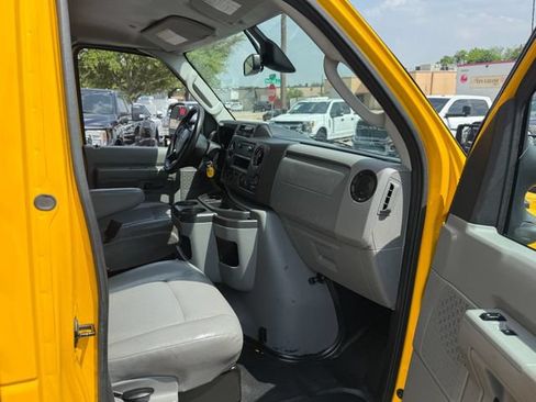 Used 2022 Ford E-350 and Econoline 350 Super Duty RWD image 16