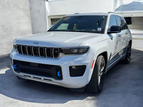 Used 2022 Jeep Grand Cherokee Overland w/ Advanced Protech Group III image 2