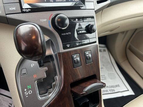 Used 2015 Toyota Venza XLE image 18