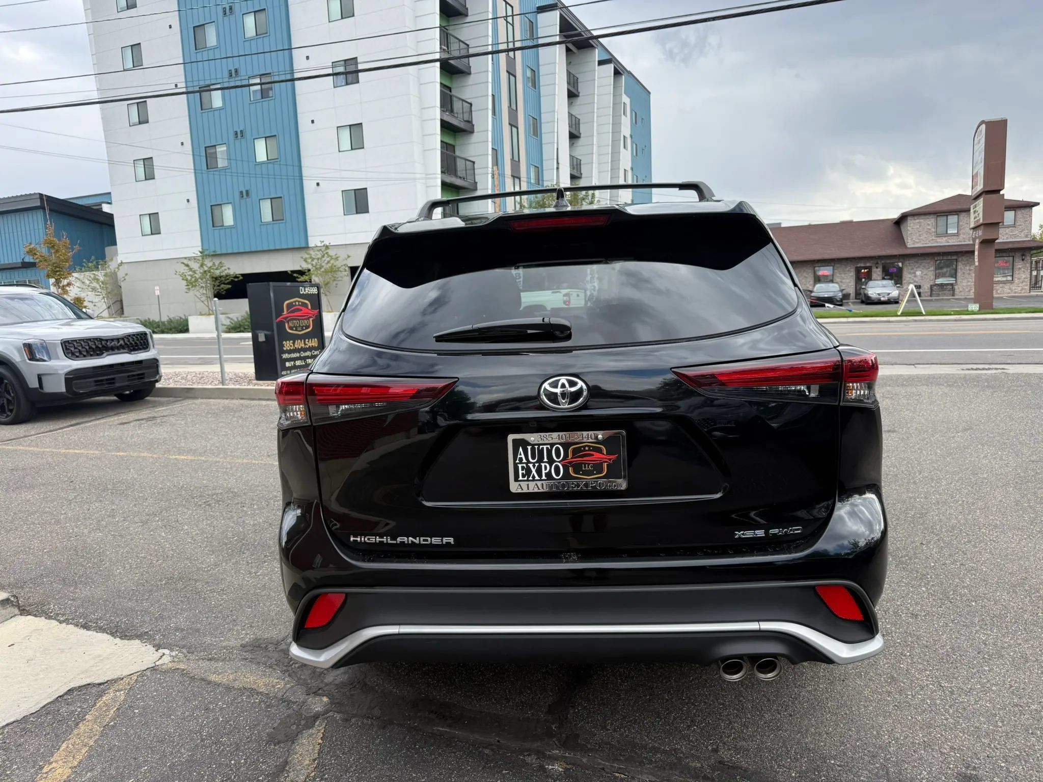Used 2025 Toyota Highlander XSE AWD/4WD image 6