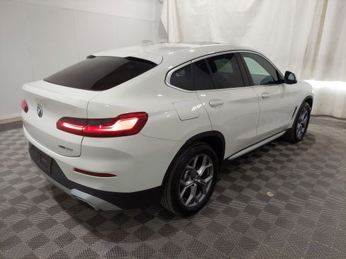 Used 2025 BMW X4 xDrive30i AWD/4WD image 3