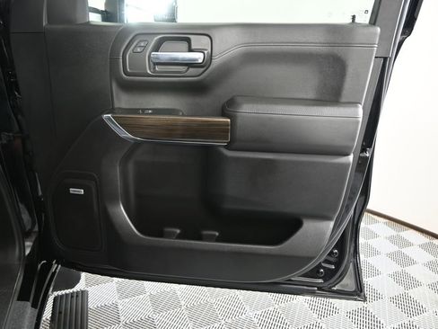 Used 2022 Chevrolet Silverado 1500 RST w/ LPO, Blackout Package AWD/4WD image 13