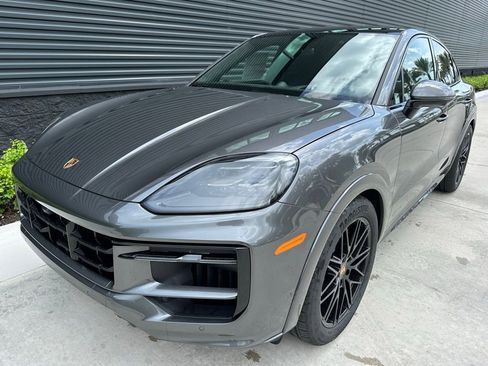 Used 2025 Porsche Cayenne GTS image 6