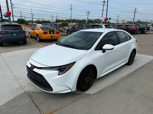 Used 2023 Toyota Corolla LE FWD image 5