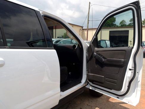 Used 2010 Ford Explorer XLT image 23