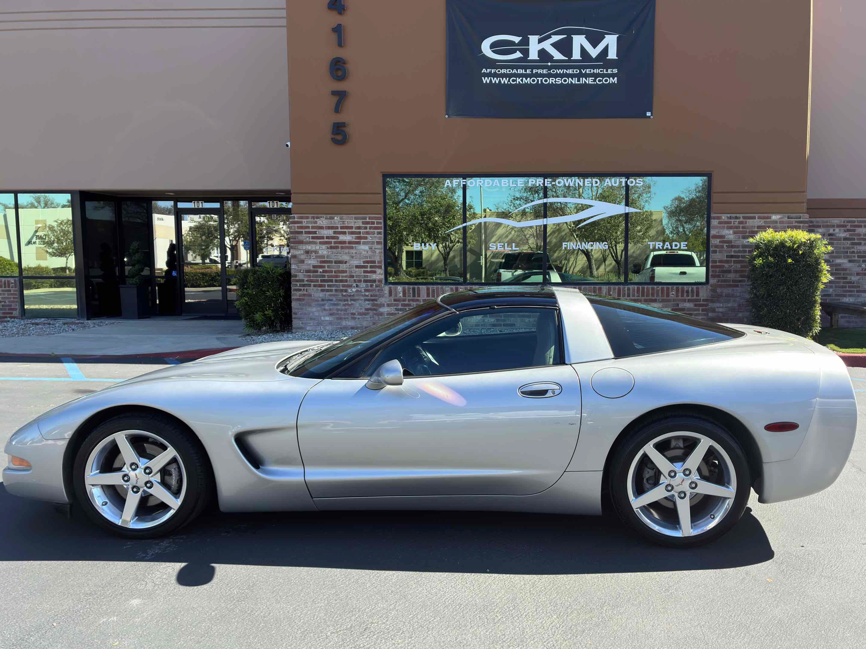Used 2004 Chevrolet Corvette Coupe w/ Preferred Equipment Group RWD image 3
