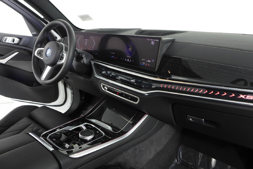 Certified 2025 BMW X5 xDrive50e w/ M Sport Package AWD/4WD image 13