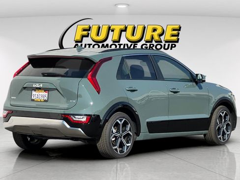 Used 2025 Kia Niro SX Touring image 4