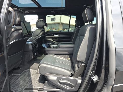 Used 2025 Jeep Grand Wagoneer Series III w/ Rear Seat Video Group 1 AWD/4WD image 29