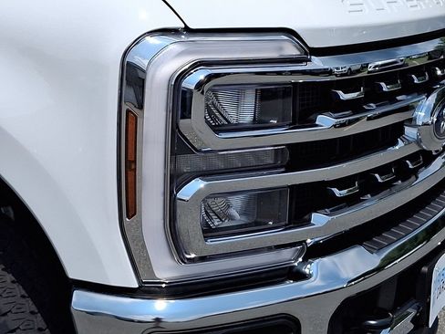 Used 2025 Ford F250 Lariat AWD/4WD image 8