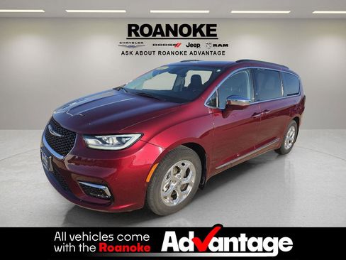 Used 2022 Chrysler Pacifica Limited image 1