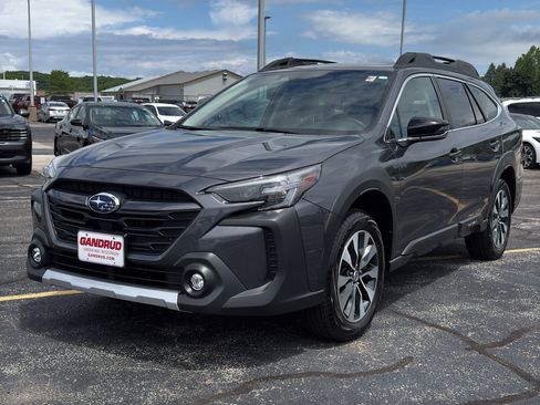 Used 2025 Subaru Outback Limited AWD/4WD image 2